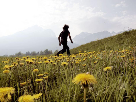 Walking makes us look, Photograph by Alex Majoli/MAGNUM